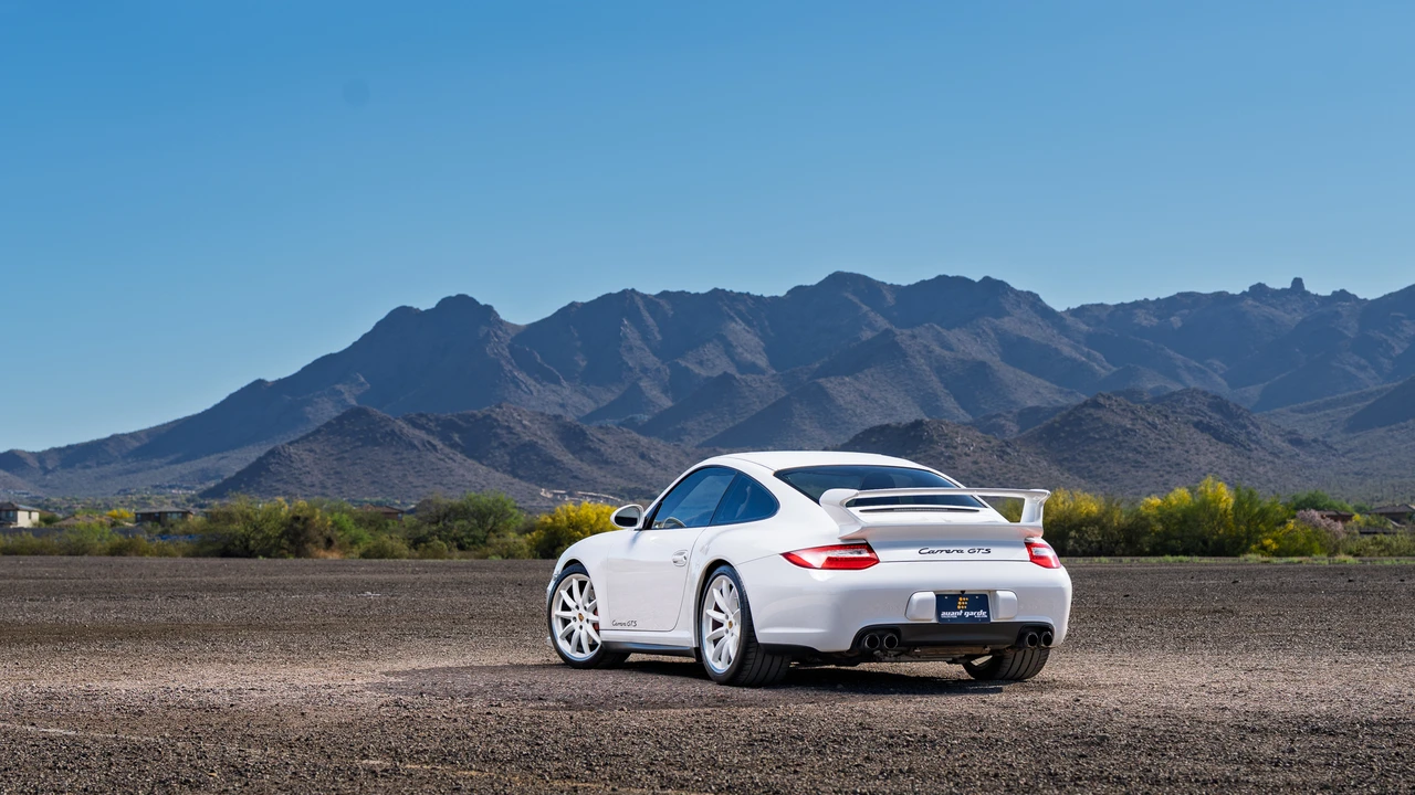 2011 Porsche 997 Carrera GTS - Image 25 of 31