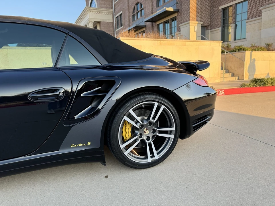 2011 Porsche 997 Turbo - Image 17 of 31