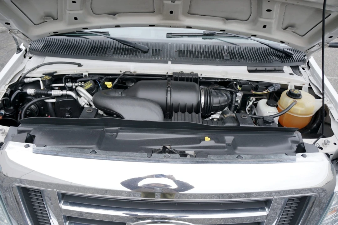 2012 Ford Econoline Van - Image 8 of 9
