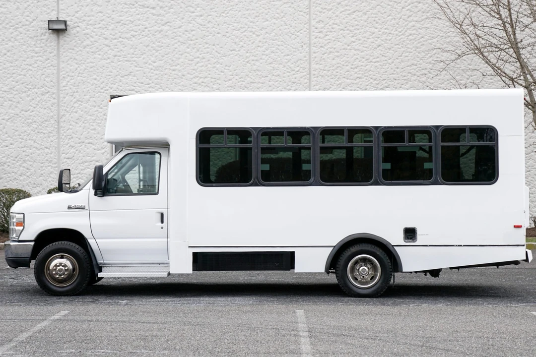 2012 Ford Econoline Van - Image 3 of 9