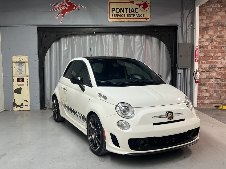 2013 Fiat Abarth 500 - Image 2 of 31