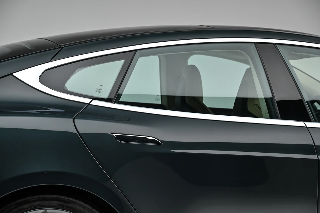 2013 Tesla Model S - Image 26 of 31