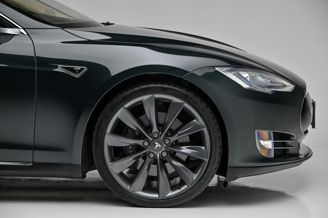 2013 Tesla Model S - Image 29 of 31