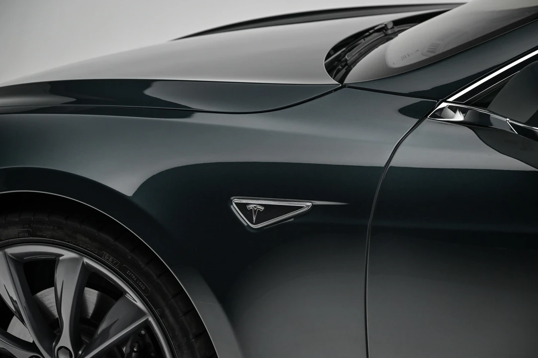 2013 Tesla Model S - Image 18 of 31