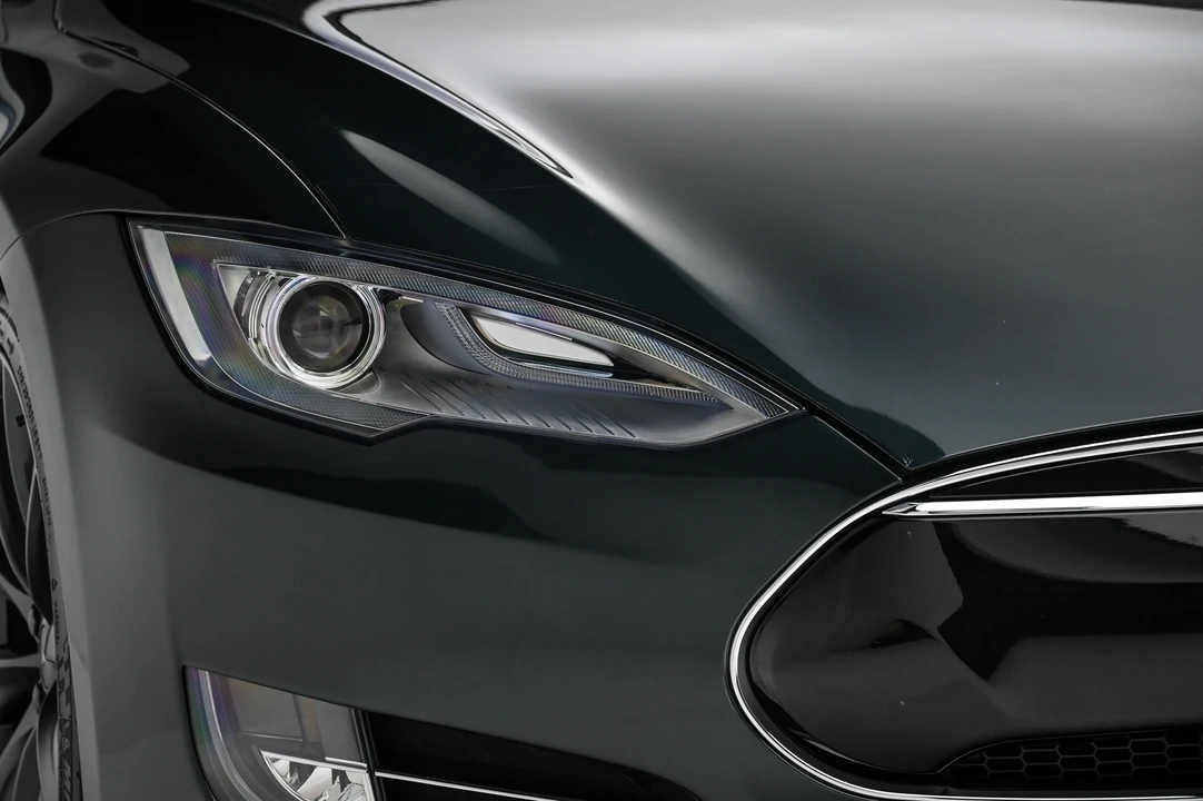 2013 Tesla Model S - Image 13 of 31