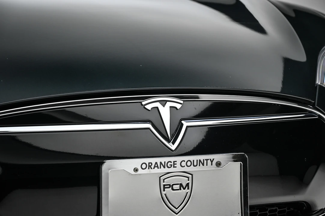 2013 Tesla Model S - Image 14 of 31