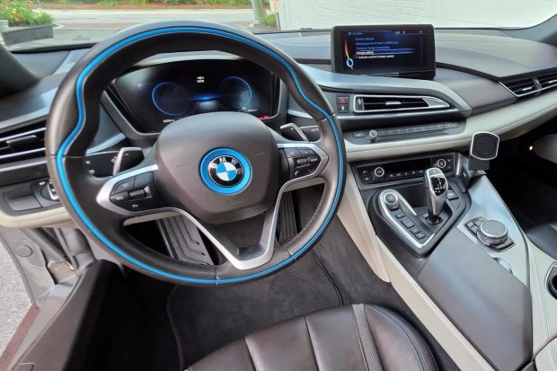 2015 BMW i8 - Image 5 of 7