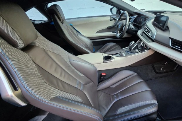 2015 BMW i8 - Image 4 of 7