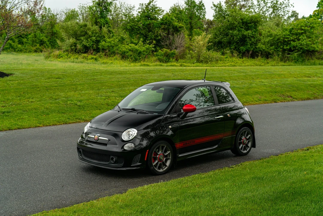 2015 Fiat Abarth 500 - Image 2 of 31