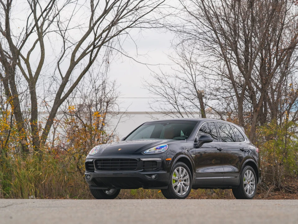 2015 Porsche 958 Cayenne S - Image 2 of 31
