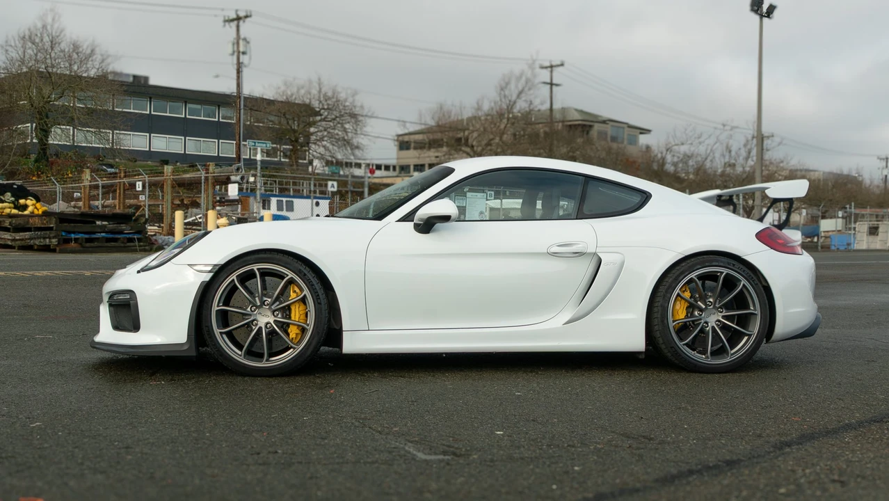 2016 Porsche 981 Cayman GT4 - Image 19 of 31