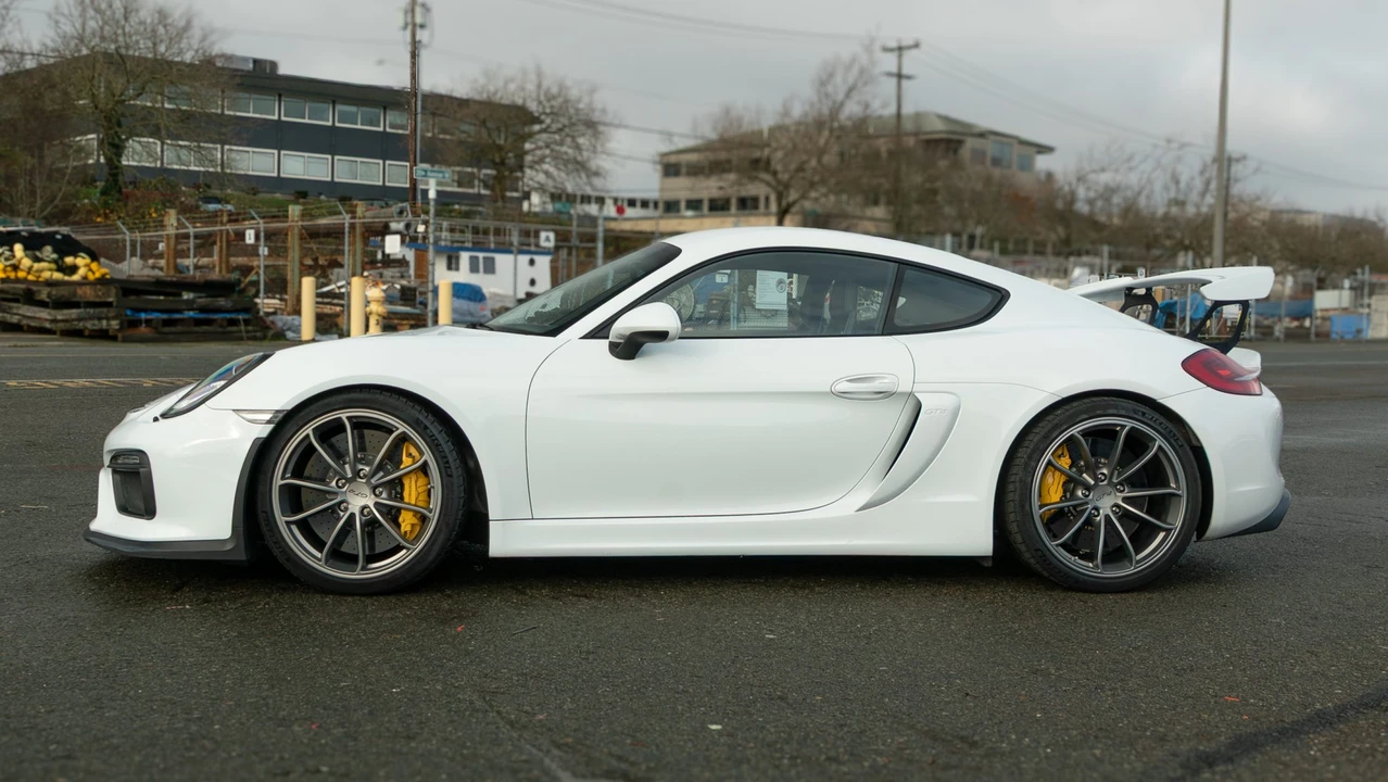 2016 Porsche 981 Cayman GT4 - Image 18 of 31