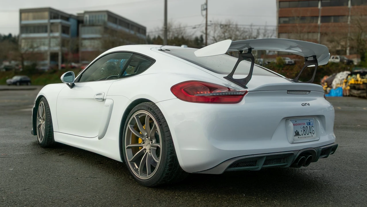 2016 Porsche 981 Cayman GT4 - Image 17 of 31