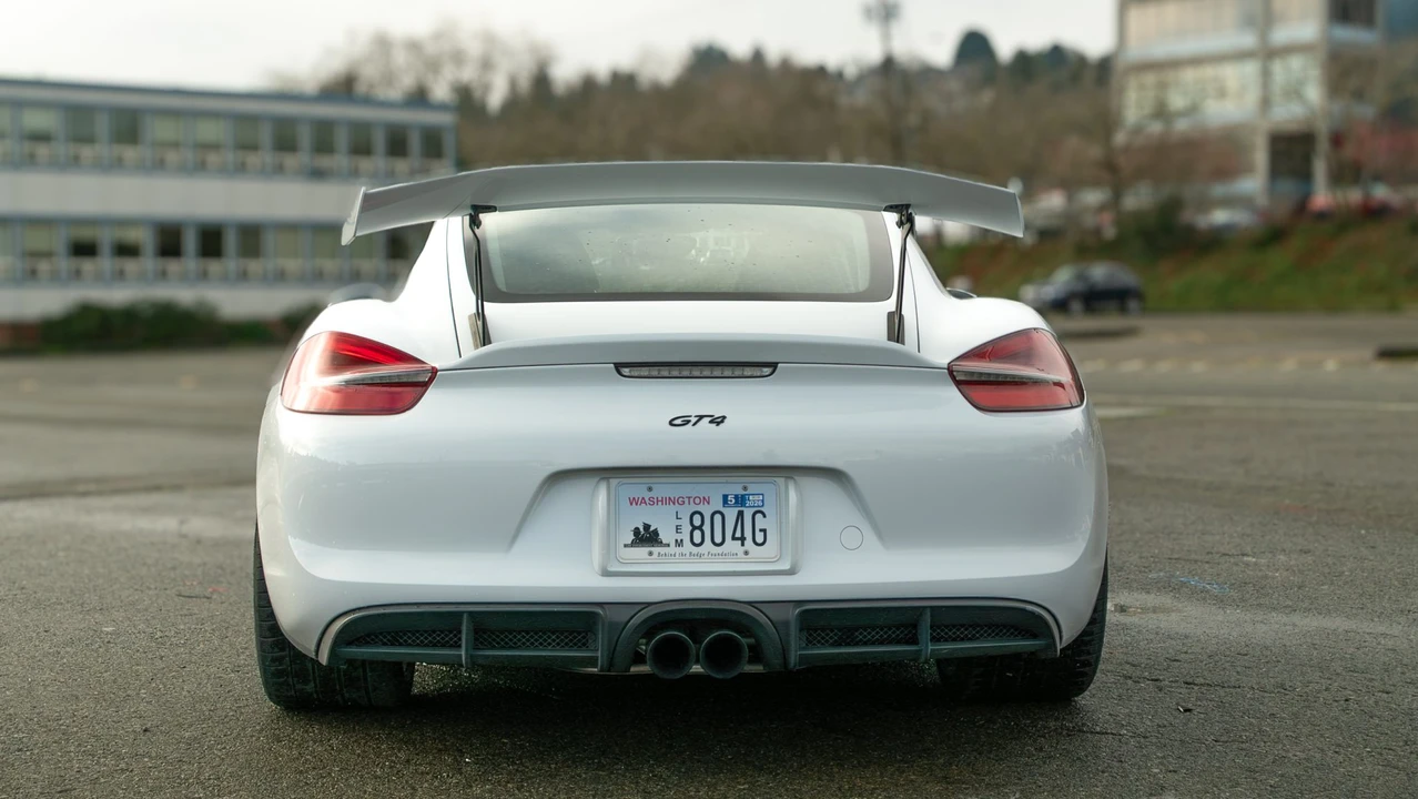 2016 Porsche 981 Cayman GT4 - Image 15 of 31