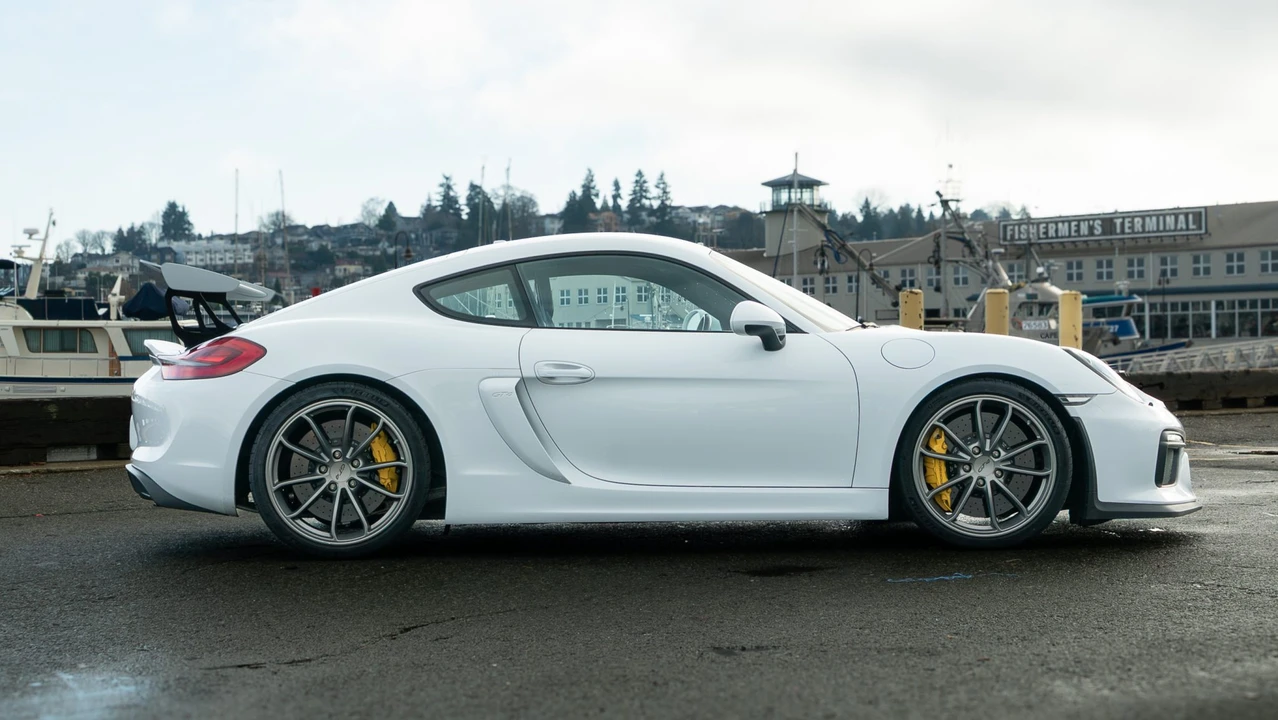 2016 Porsche 981 Cayman GT4 - Image 12 of 31