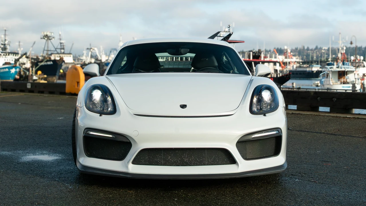 2016 Porsche 981 Cayman GT4 - Image 8 of 31