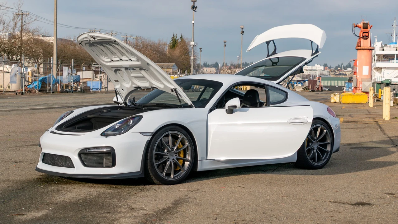 2016 Porsche 981 Cayman GT4 - Image 24 of 31