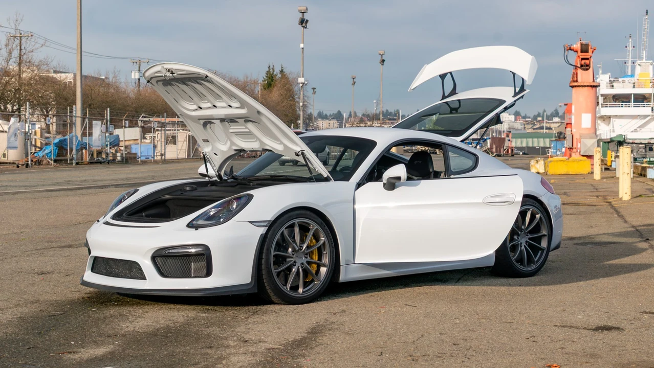 2016 Porsche 981 Cayman GT4 - Image 23 of 31