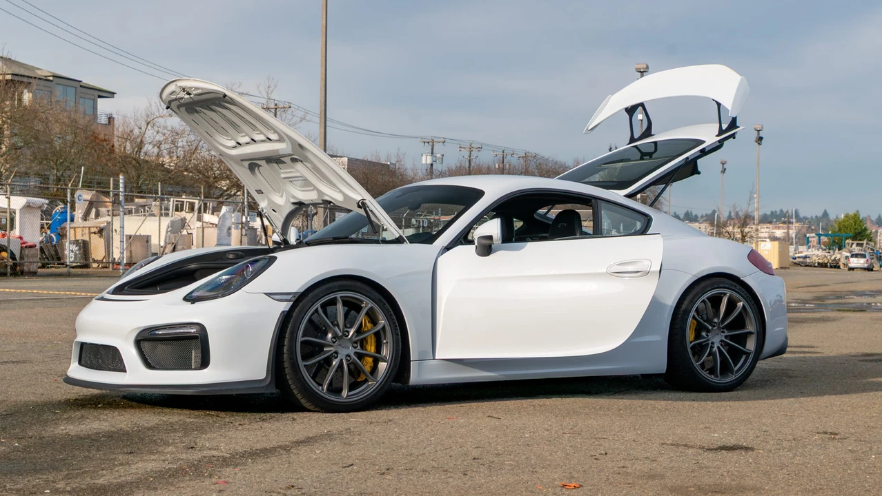 2016 Porsche 981 Cayman GT4 - Image 22 of 31