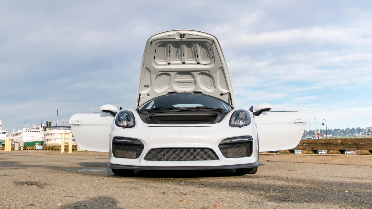 2016 Porsche 981 Cayman GT4 - Image 30 of 31