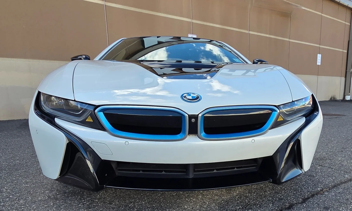 2017 BMW i8 - Image 2 of 6