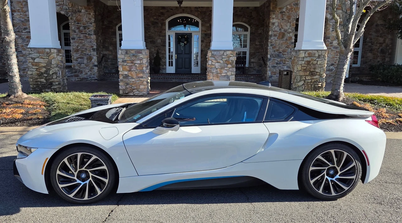 2017 BMW i8 - Image 5 of 6