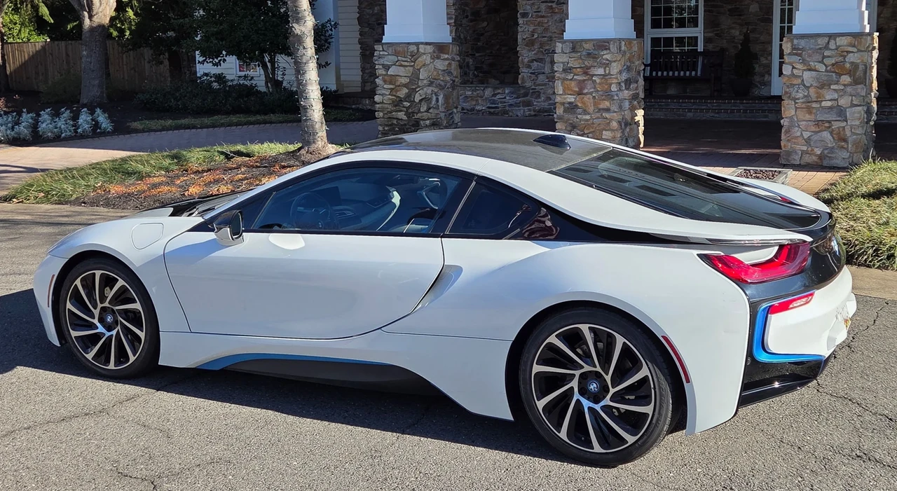 2017 BMW i8 - Image 6 of 6