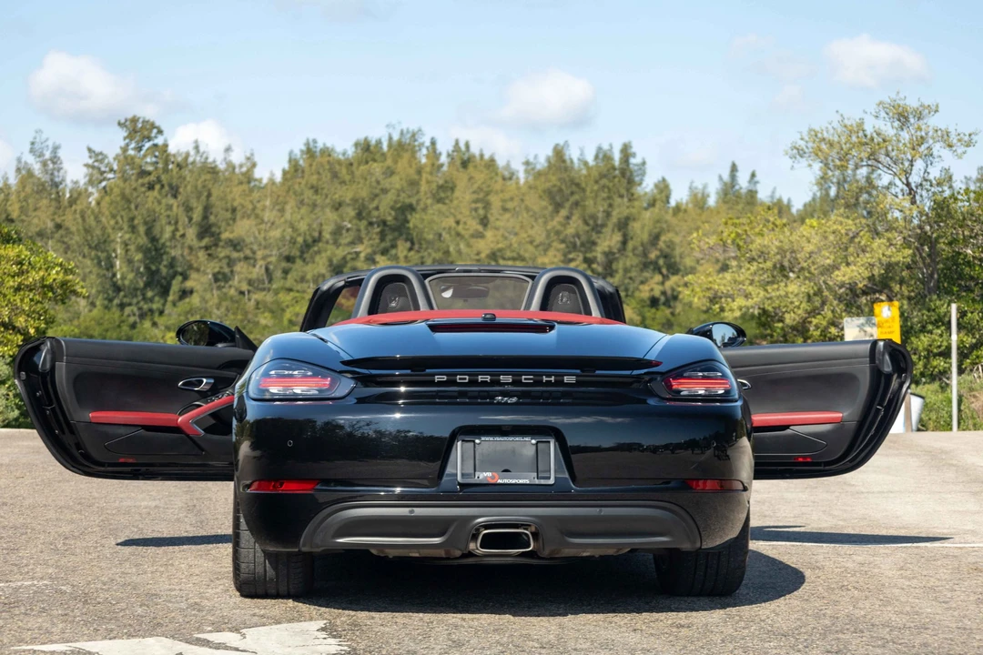 2017 Porsche 718 Boxster - Image 16 of 31