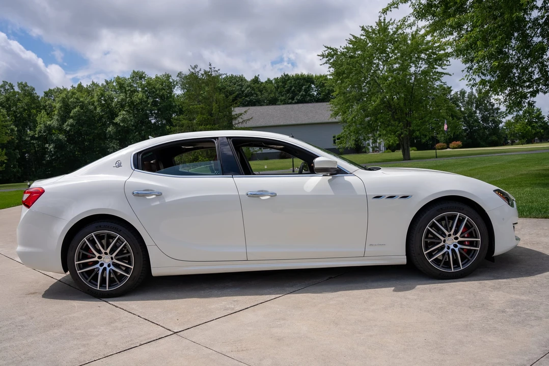 2018 Maserati Ghibli 3rd Gen - Image 25 of 31