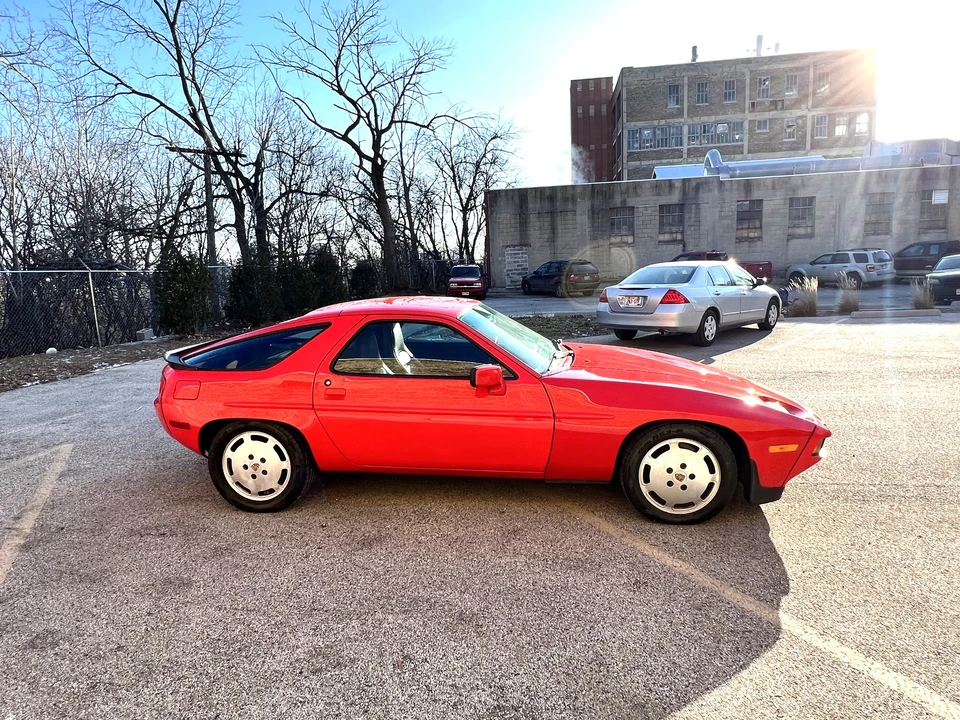 1985 Porsche 928 S - Image 14 of 31
