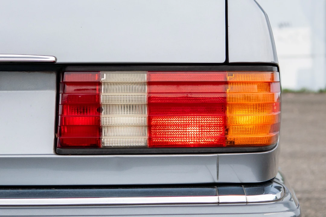 1990 Mercedes-Benz W126 S-Class Sedan - Image 18 of 31