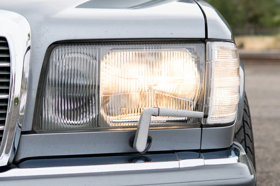 1990 Mercedes-Benz W126 S-Class Sedan - Image 16 of 31