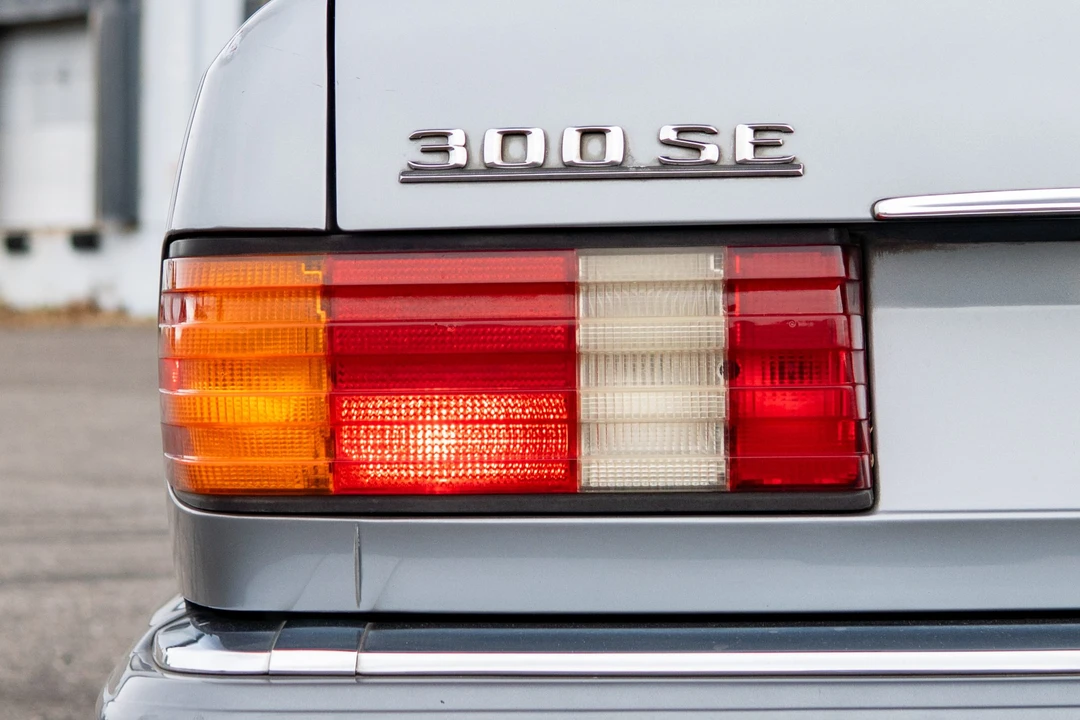 1990 Mercedes-Benz W126 S-Class Sedan - Image 17 of 31