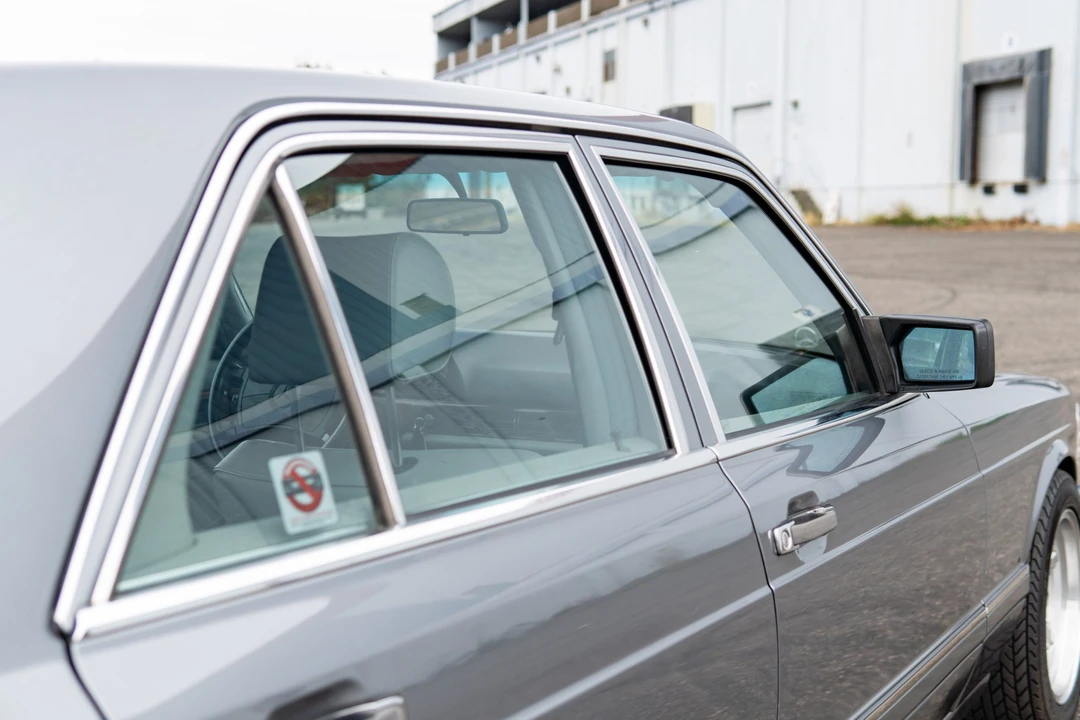 1990 Mercedes-Benz W126 S-Class Sedan - Image 30 of 31