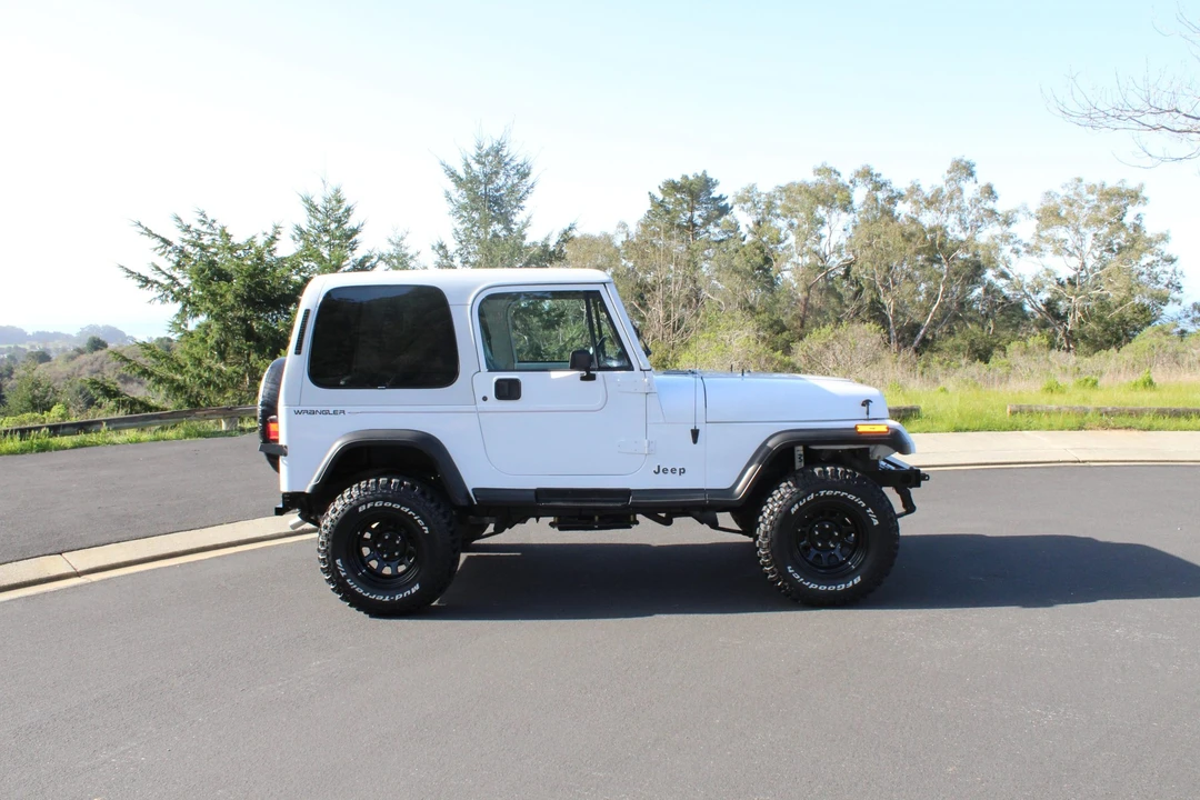 1991 Jeep YJ Wrangler - Image 23 of 31