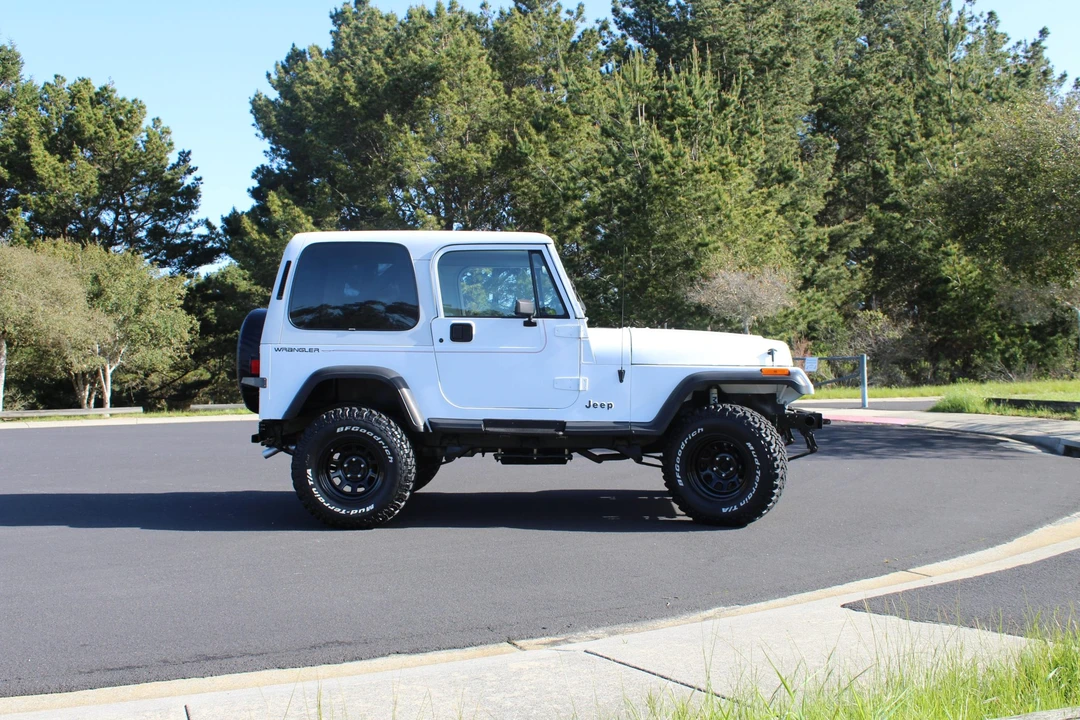 1991 Jeep YJ Wrangler - Image 24 of 31
