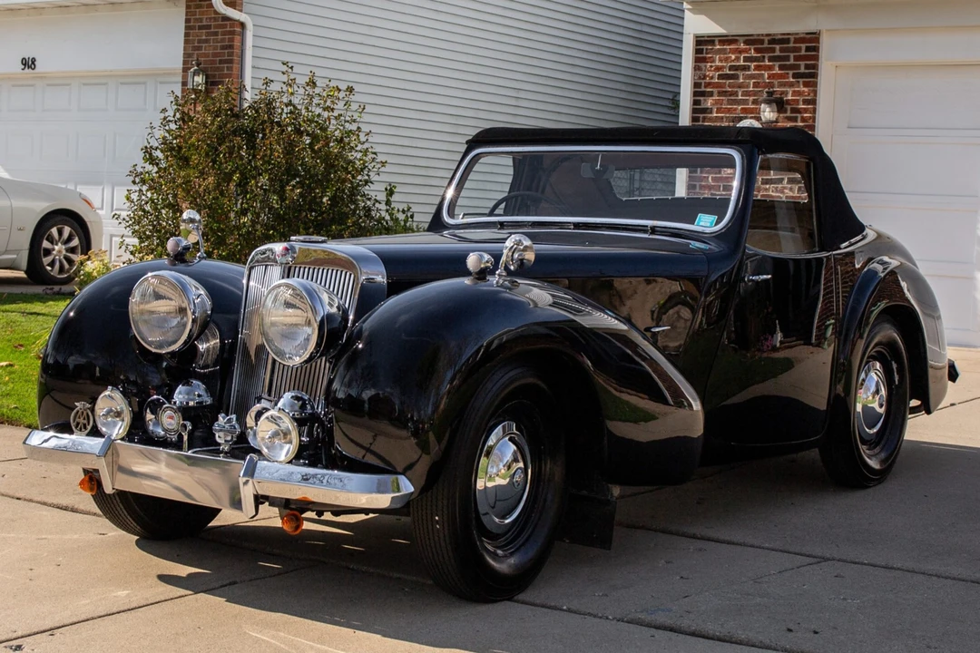 1947 Triumph 1800 Roadster - Image 2 of 31