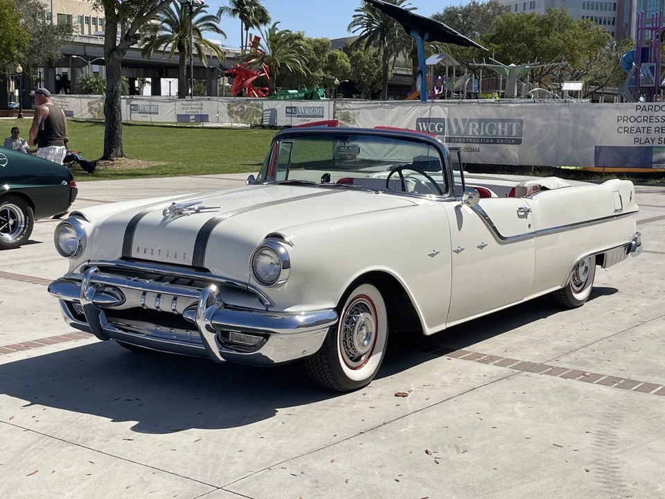 1955 Pontiac Star Chief - Image 5 of 31