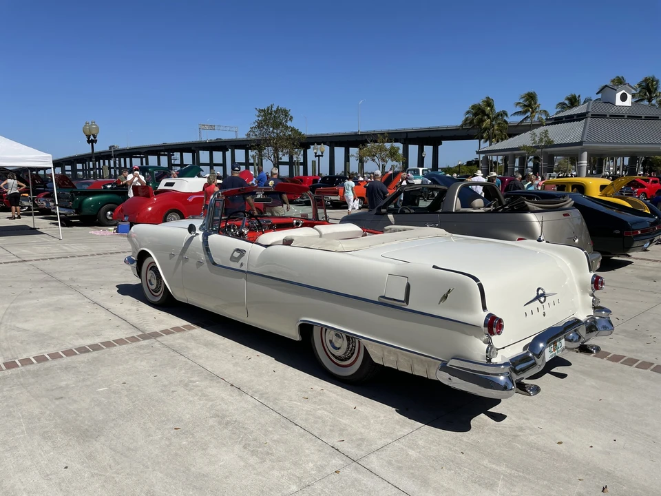 1955 Pontiac Star Chief - Image 8 of 31