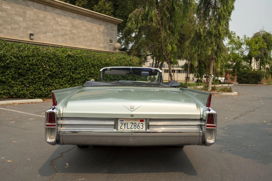 1963 Cadillac Series 62 6th Gen - Image 9 of 31