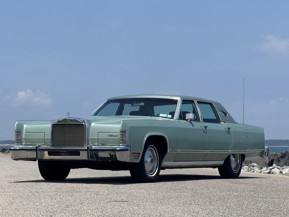 1977 Lincoln Continental 5th Gen - Image 2 of 31