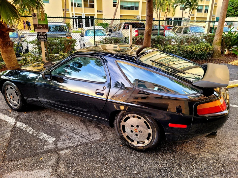 1990 Porsche 928 S4 - Image 8 of 31