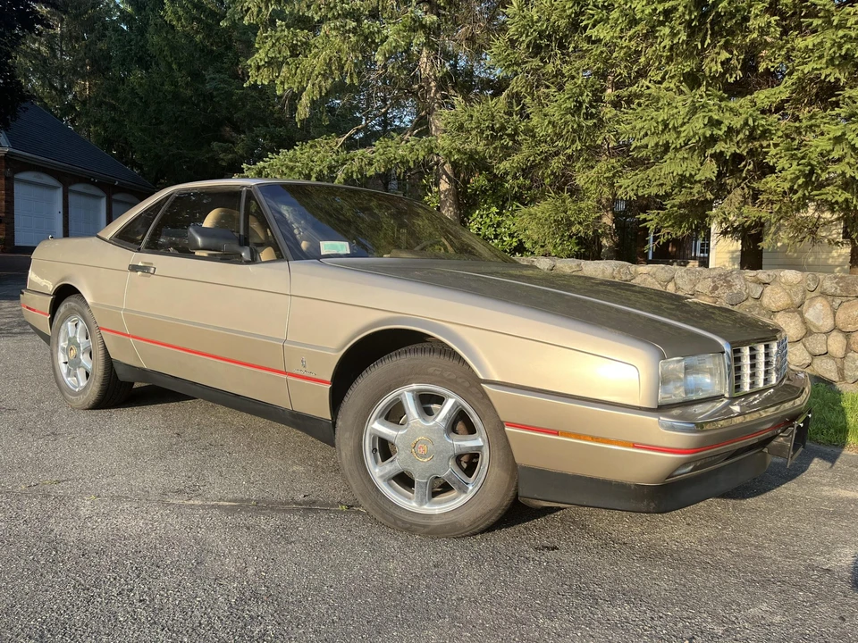 1991 Cadillac Allante - Image 11 of 31