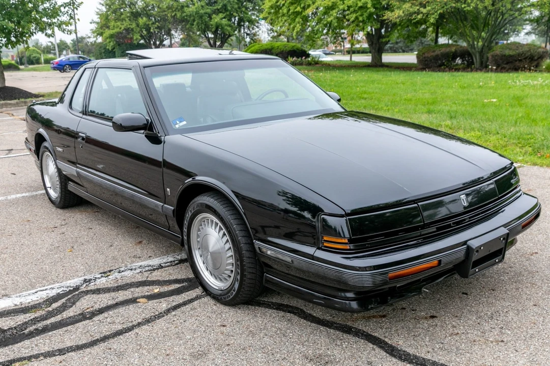 1992 Oldsmobile Toronado - Image 1 of 31