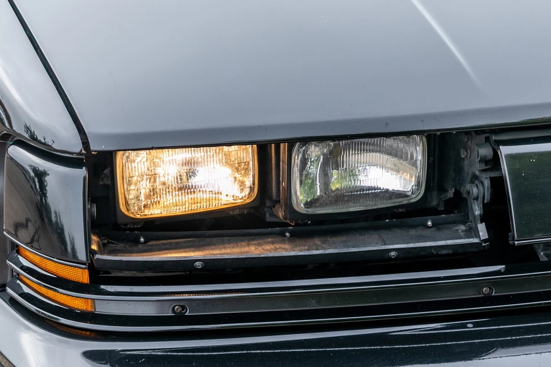 1992 Oldsmobile Toronado - Image 11 of 31