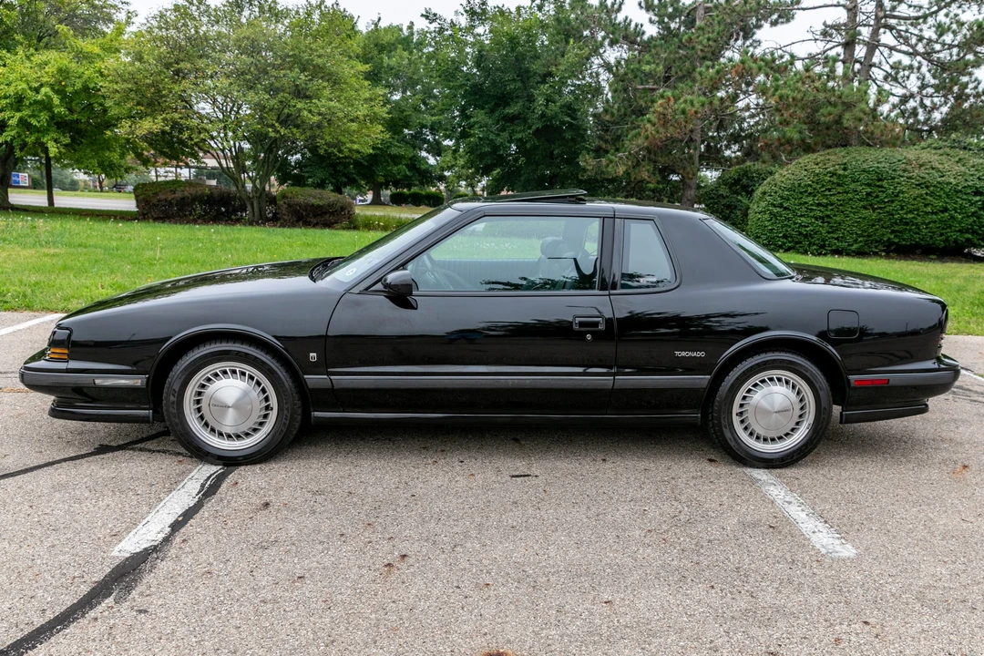 1992 Oldsmobile Toronado - Image 9 of 31