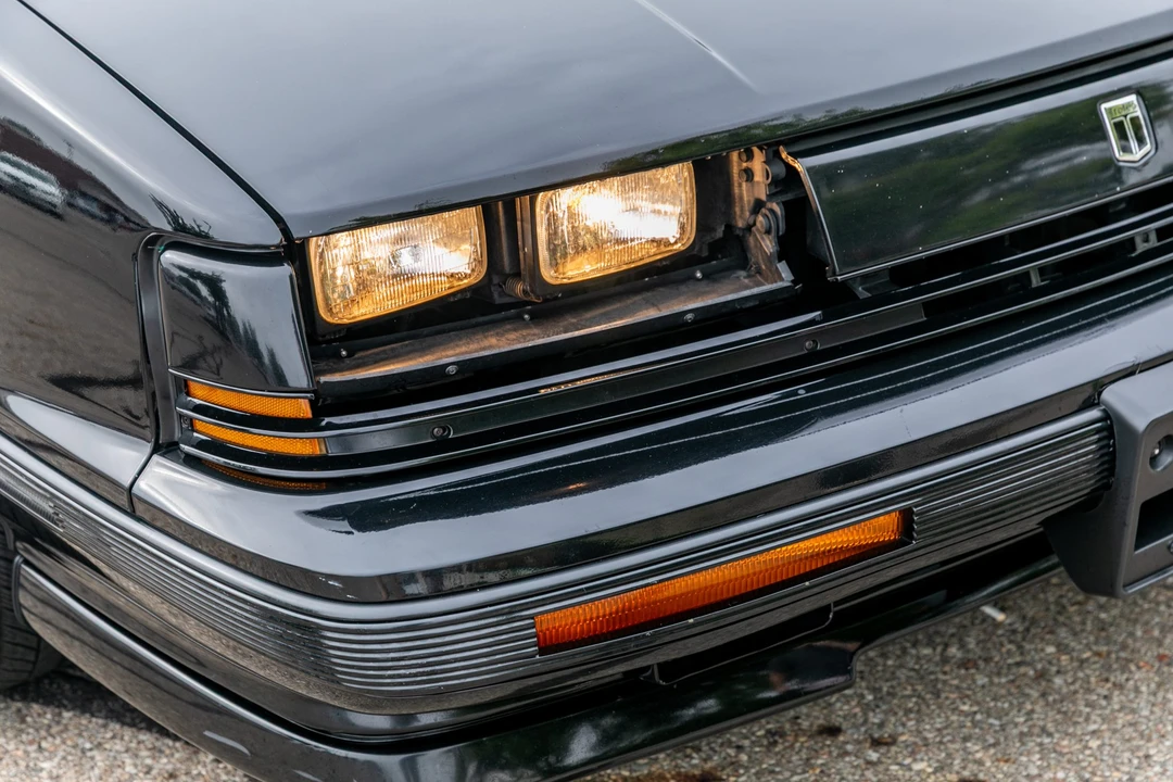 1992 Oldsmobile Toronado - Image 10 of 31