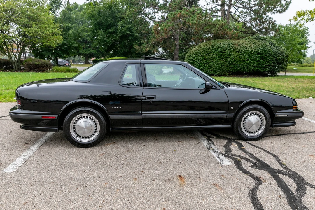 1992 Oldsmobile Toronado - Image 5 of 31