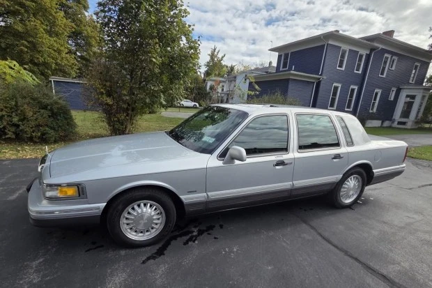 1995 Lincoln Town Car - Image 3 of 7