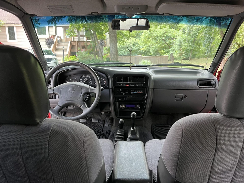 1995 Nissan Pathfinder 1st Gen - Image 28 of 31